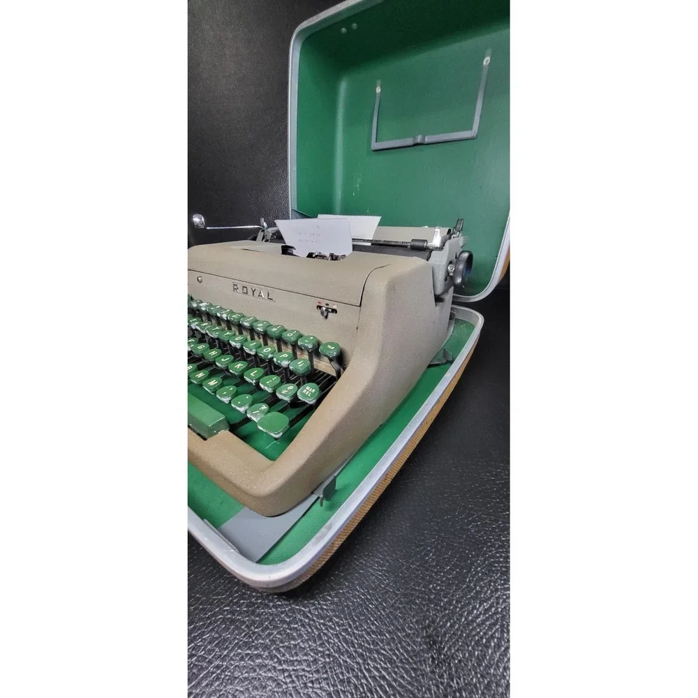 Royal Quiet De Luxe Suit Case Typewriter Floating Green Keys/Original Case 1953